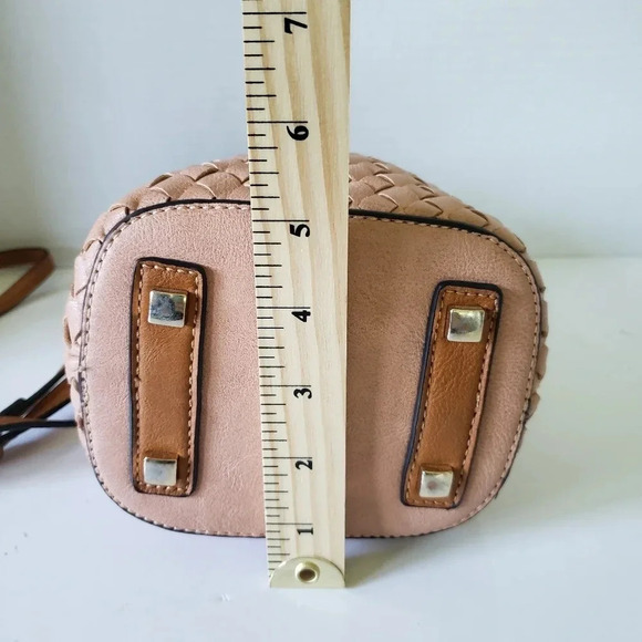 Simply Noelle Womans Small Brown Woven Drawstring Bucket  Bag. - Picture 10 of 11